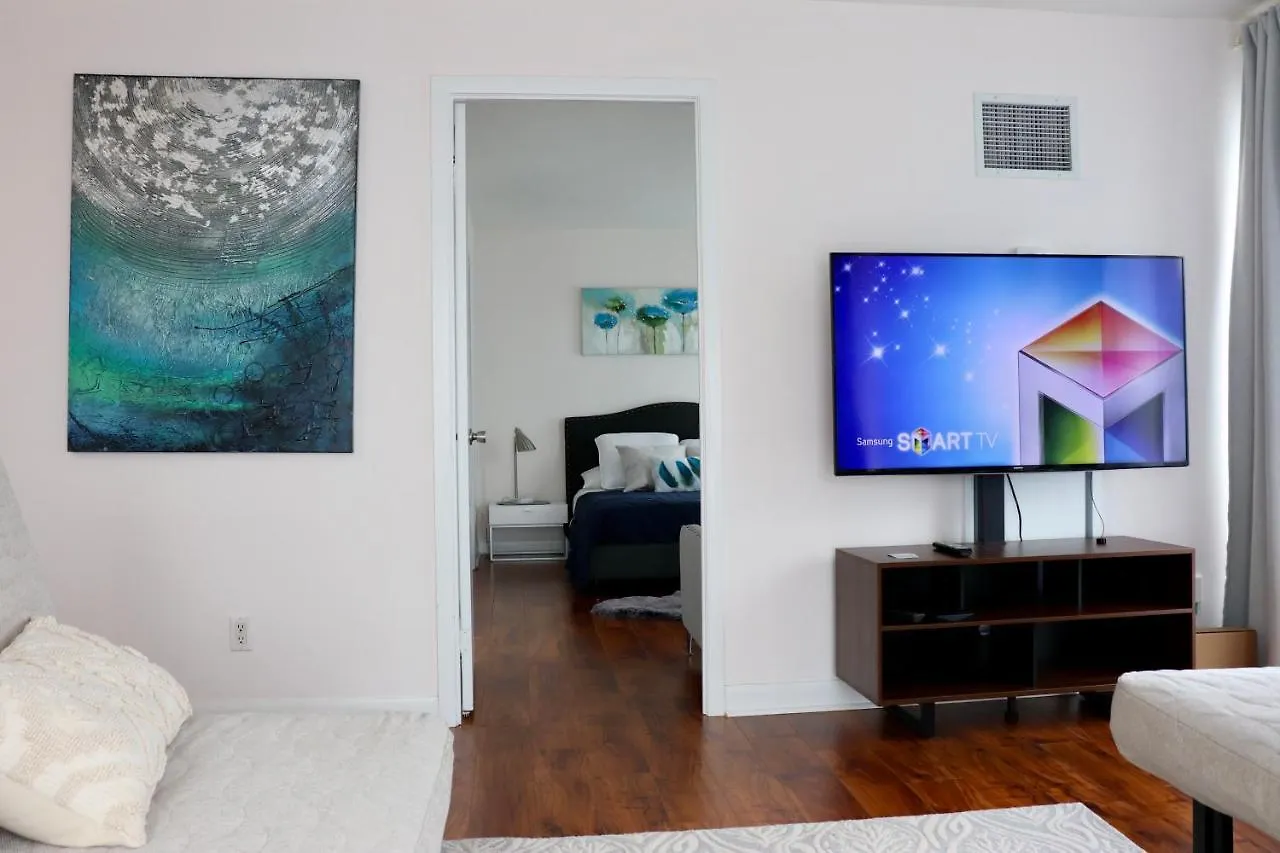 Apartment/2Bedrooms/2 Full Bathrooms/Free Parking Toronto Apartment