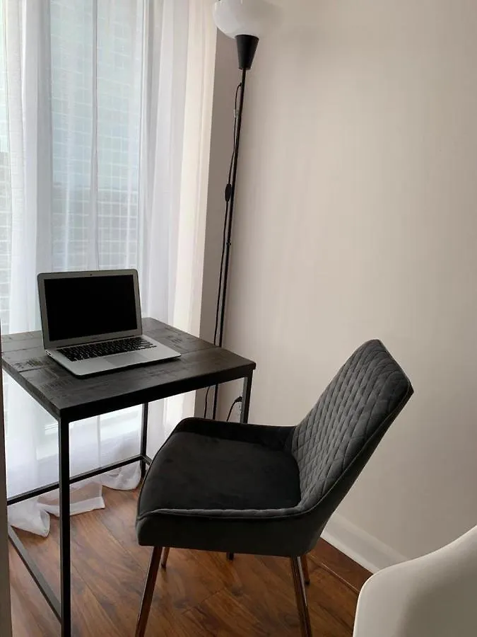 Apartment/2Bedrooms/2 Full Bathrooms/Free Parking Toronto Apartment