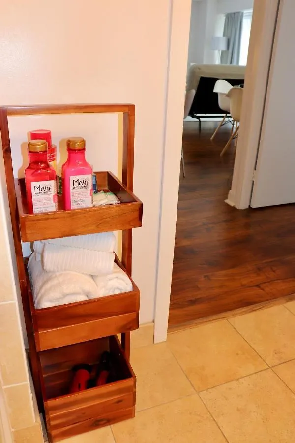 Apartment/2Bedrooms/2 Full Bathrooms/Free Parking Toronto Apartment