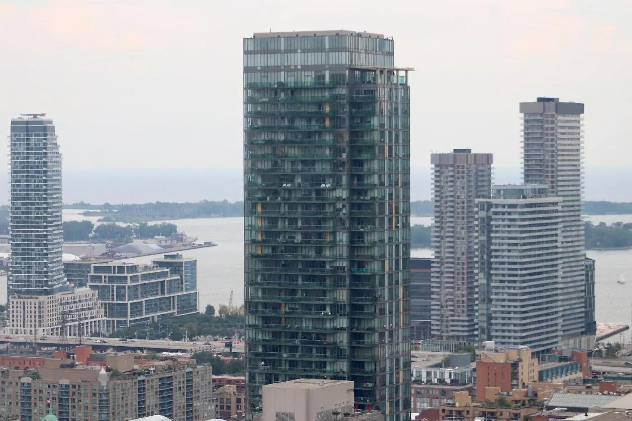 Apartment/2Bedrooms/2 Full Bathrooms/Free Parking Toronto