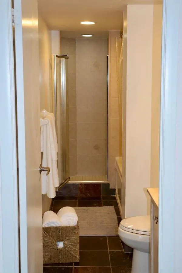 Apartment/2Bedrooms/2 Full Bathrooms/Free Parking Toronto
