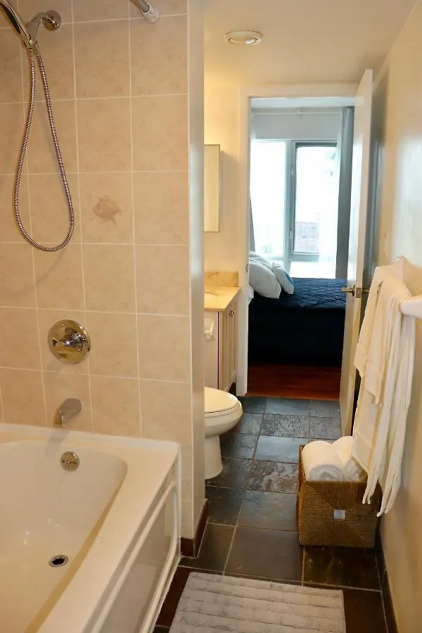 Apartment/2Bedrooms/2 Full Bathrooms/Free Parking Toronto