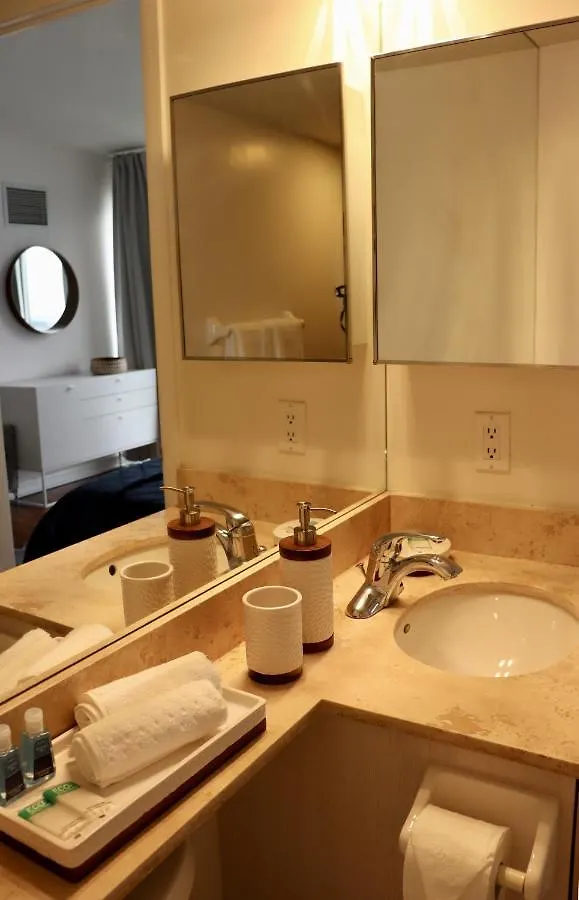 Apartment/2Bedrooms/2 Full Bathrooms/Free Parking Toronto Apartment