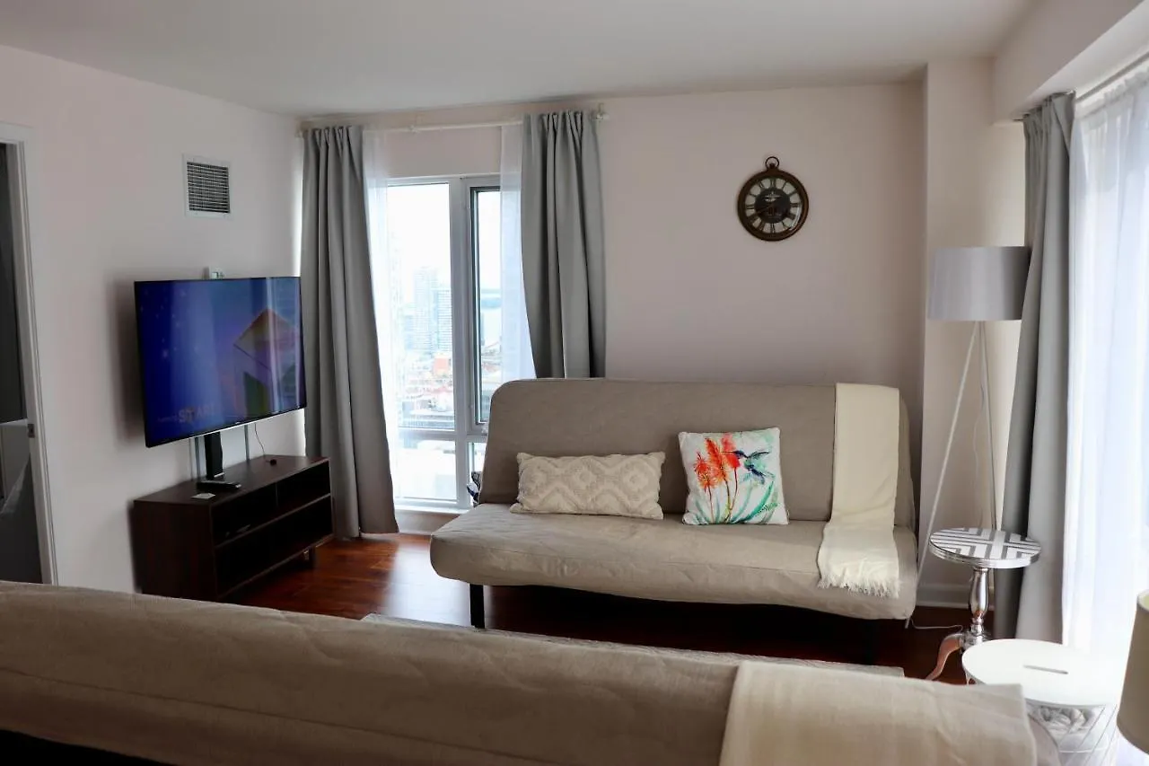 Apartment/2Bedrooms/2 Full Bathrooms/Free Parking Toronto Apartment