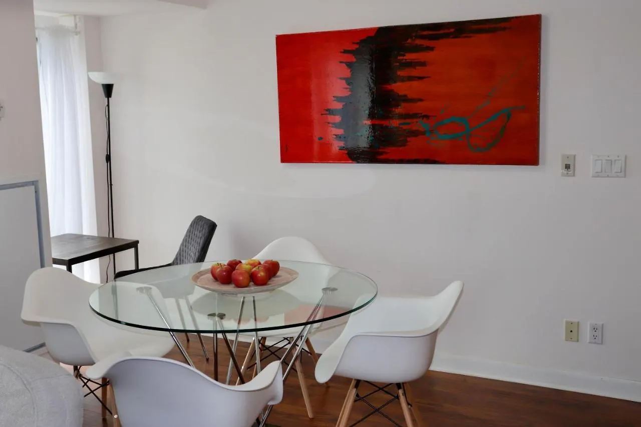 Apartment Apartment/2Bedrooms/2 Full Bathrooms/Free Parking Toronto Canada