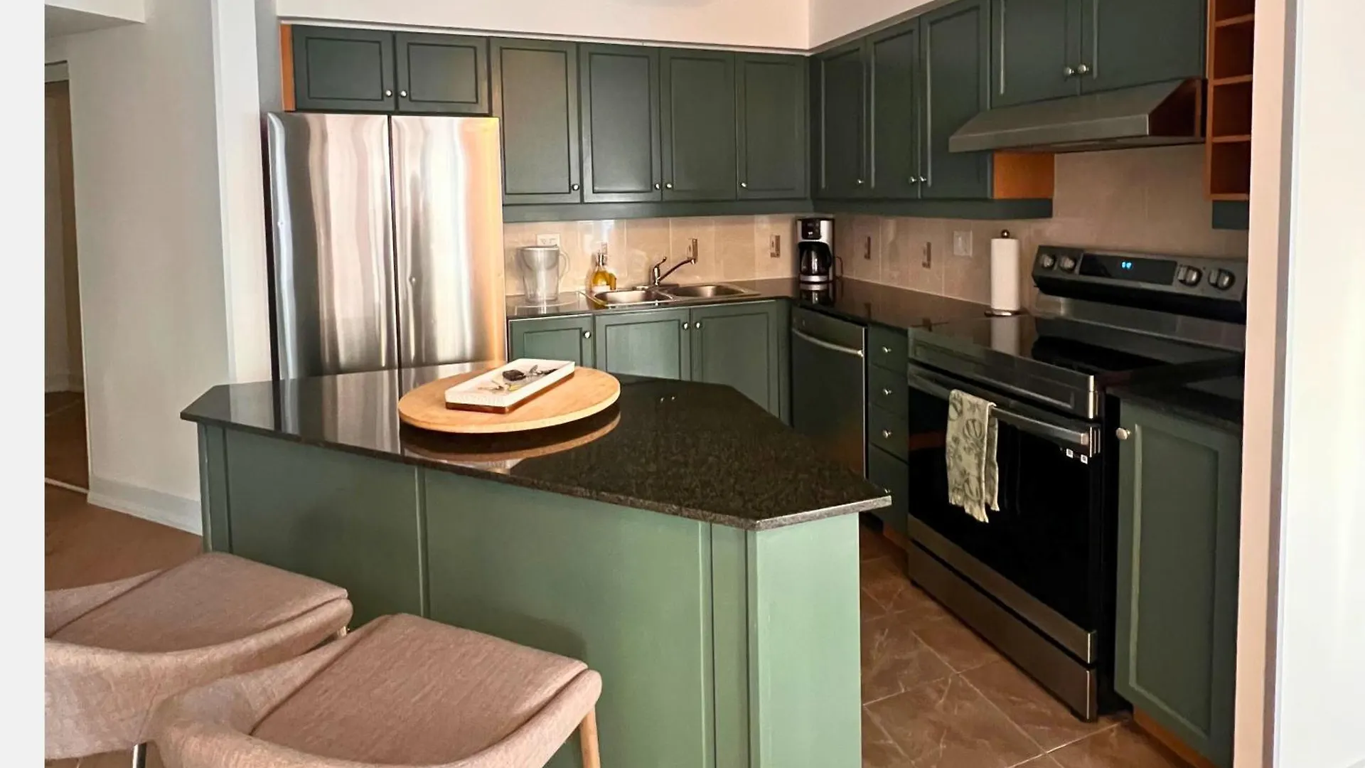 Apartment/2Bedrooms/2 Full Bathrooms/Free Parking Toronto