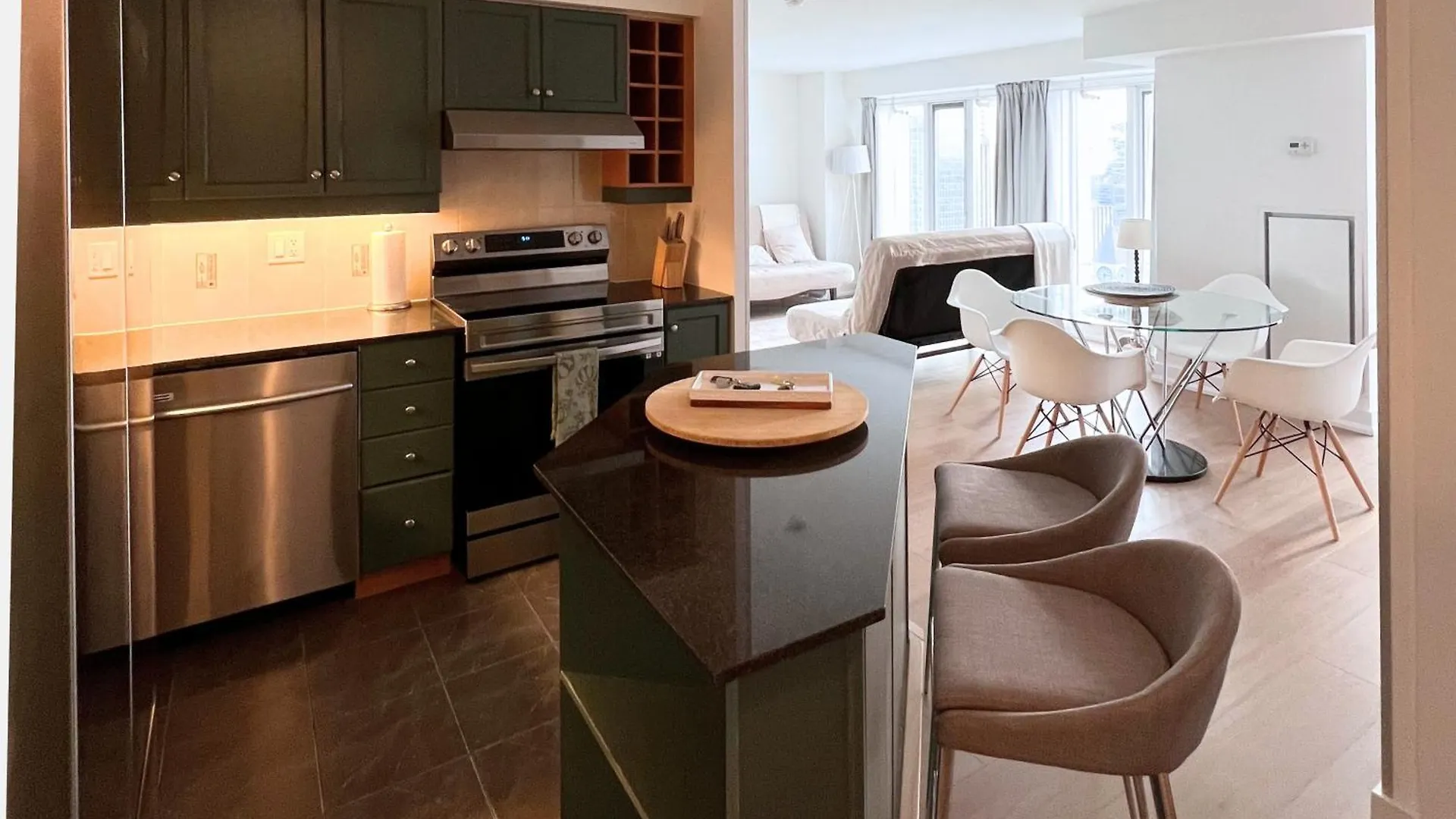 Apartment/2Bedrooms/2 Full Bathrooms/Free Parking Toronto